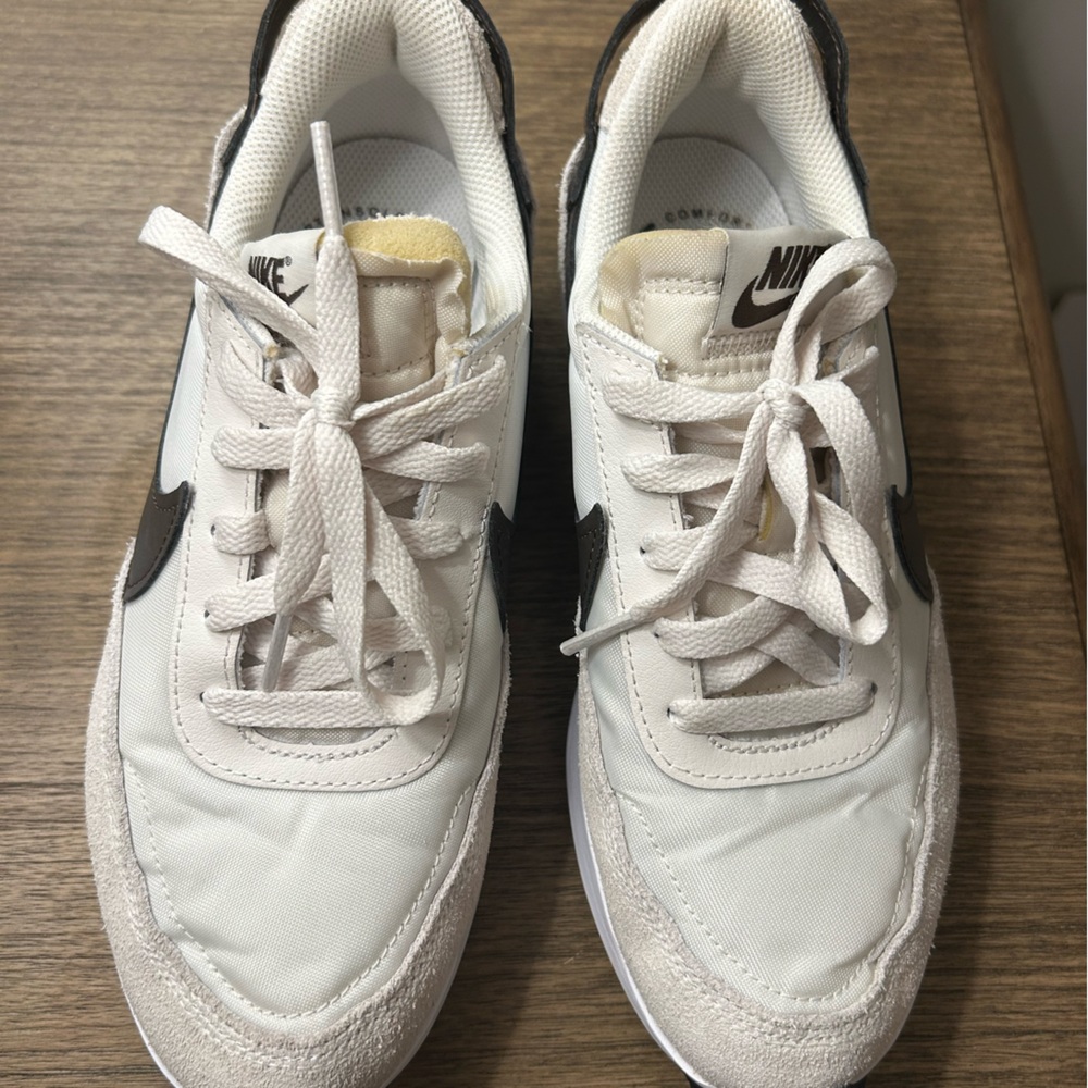 Nike Women's Waffle Debut